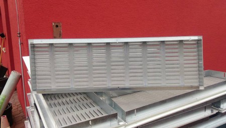 100 kusů mřížka vetraci na fasadu bila hlinikova s ramem a sitovinou 850_250 mm